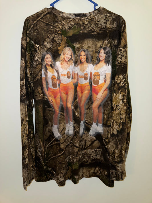 Hooters Tee/ no pocket